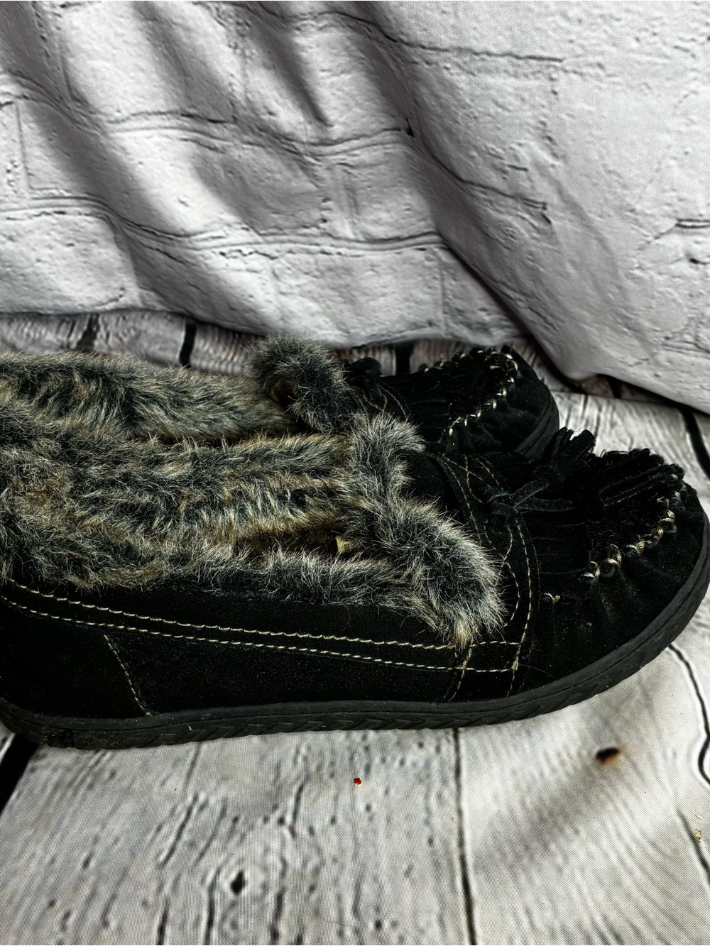 Black Suede Neutral Faux Fur Lined Indie Boho Kiltie‎ Fringe Moc Slippers Sz 7/8
